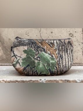 Realtree Camo Inflatable Seat Cushion Hunting Outdoor Waist Pack